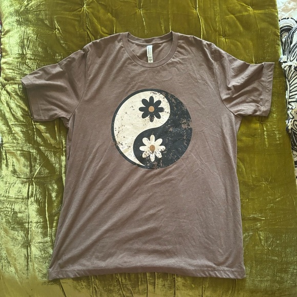 Vada Winter Yin Yang Tee - Picture 3 of 7